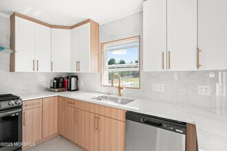 17 Johnston St in Ocean Township, NJ - Building Photo - Building Photo