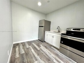 808 NW 7th Terrace in Hallandale Beach, FL - Building Photo - Building Photo