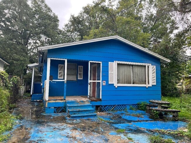 property at 1821 Pullman Ave