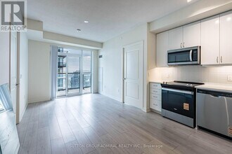 38 Annie Craig Dr in Toronto, ON - Building Photo - Building Photo