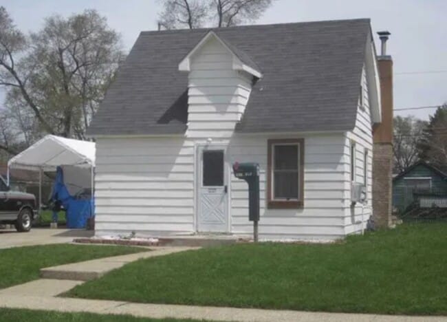 property at 1835 S Crosby Ave