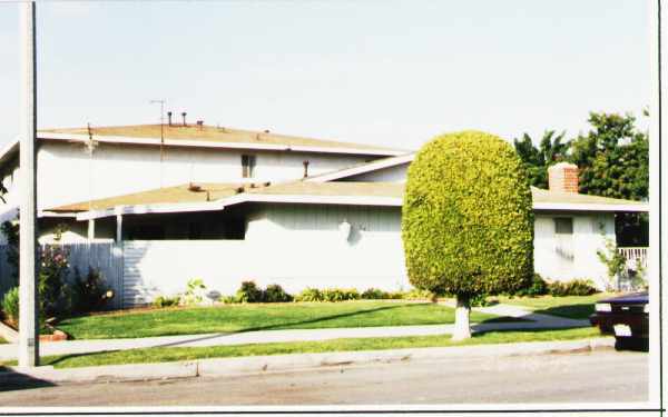 1574 Caraway Dr in Costa Mesa, CA - Foto de edificio - Building Photo