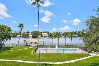 933 S North Lake Dr in Hollywood, FL - Building Photo - Building Photo