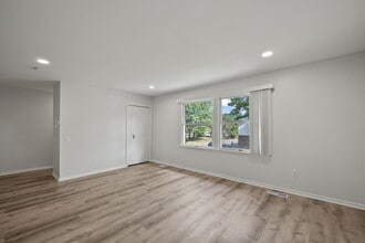 Chestnut Oaks Apartments in Southfield, MI - Foto de edificio - Building Photo