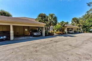 4200 Sawgrass Point Dr in Bonita Springs, FL - Building Photo
