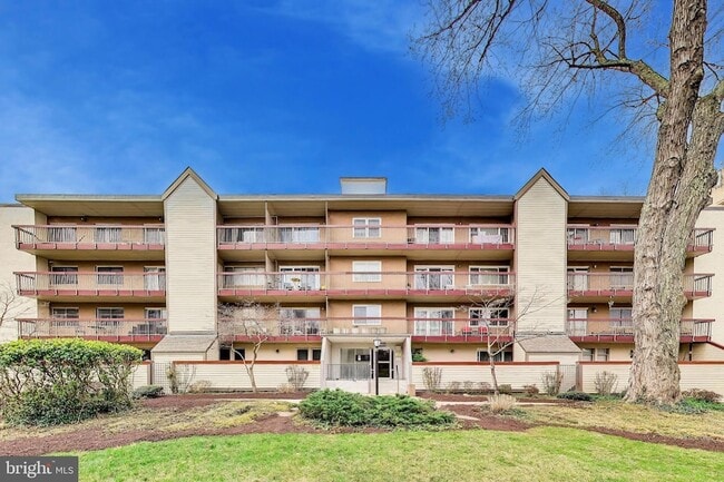 property at 7420 Lakeview Dr