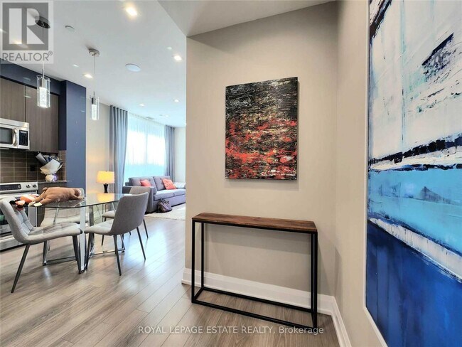 18-218 Graydon Hall Dr in Toronto, ON - Building Photo - Building Photo