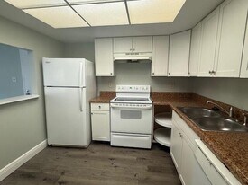 2050 Oleander Blvd in Fort Pierce, FL - Building Photo