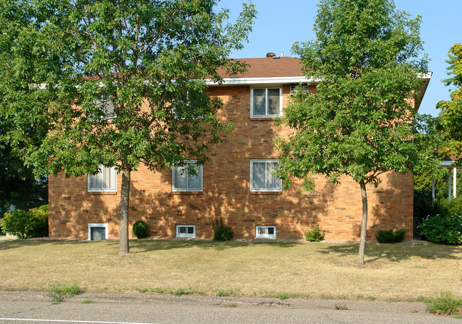 2426 County Road I in Mounds View, MN - Building Photo - Building Photo