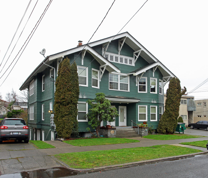 2111 Nob Hill Ave in Seattle, WA - Foto de edificio