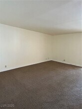 5278 River Glen Dr in Las Vegas, NV - Building Photo - Building Photo