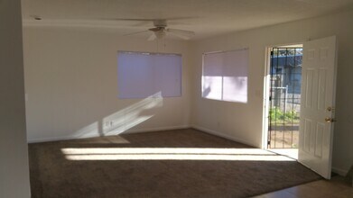 2830-2830 Alfreda Way in Redding, CA - Foto de edificio - Building Photo