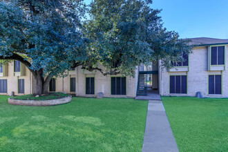 Bainbridge Apartments in Austin, TX - Building Photo - Building Photo