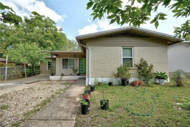 108 W Croslin St in Austin, TX - Building Photo - Building Photo
