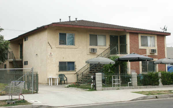 2232 Yosemite Dr in Los Angeles, CA - Building Photo - Building Photo