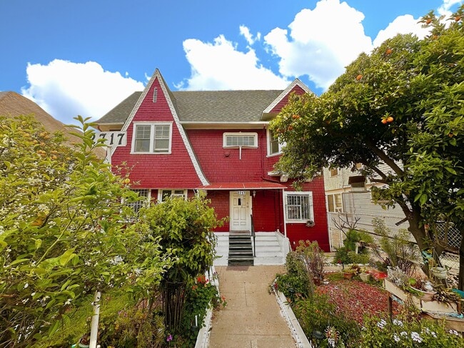 property at 2717 Menlo Ave