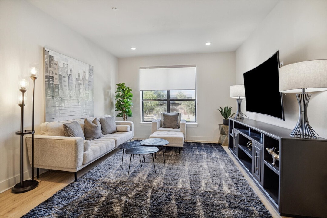 2137 Pelham Dr in Houston, TX - Building Photo