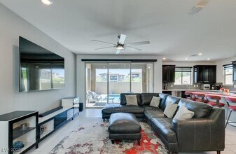 713 Foreign Reef Wy in Las Vegas, NV - Building Photo - Building Photo