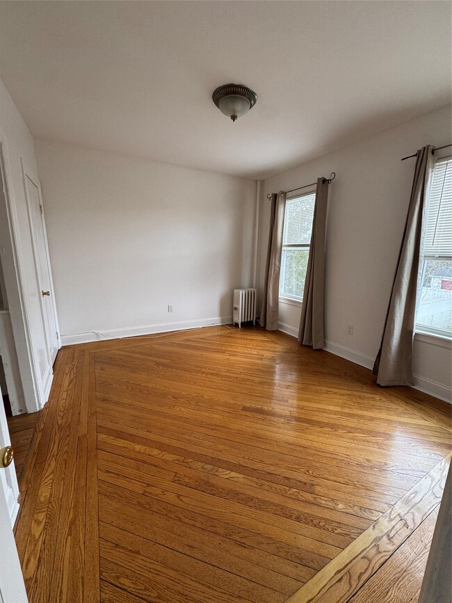 40 Noble St in Lynbrook, NY - Building Photo - Building Photo