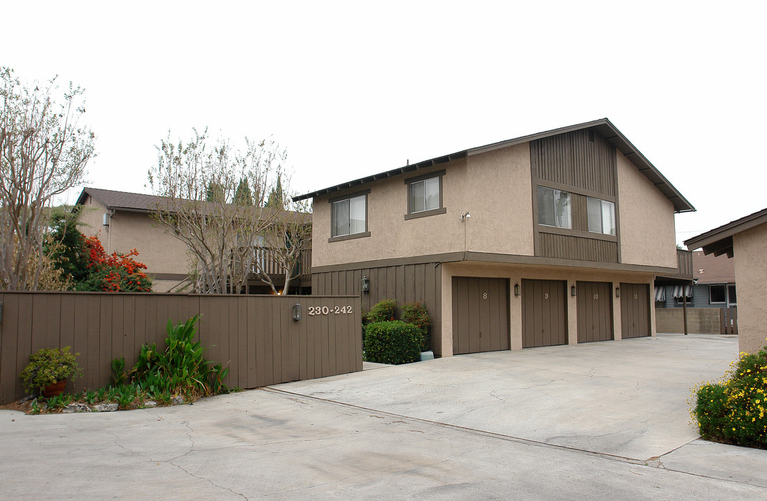 230-242 S Olive St in Orange, CA - Building Photo