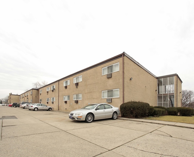 La Villa in Westland, MI - Foto de edificio - Building Photo