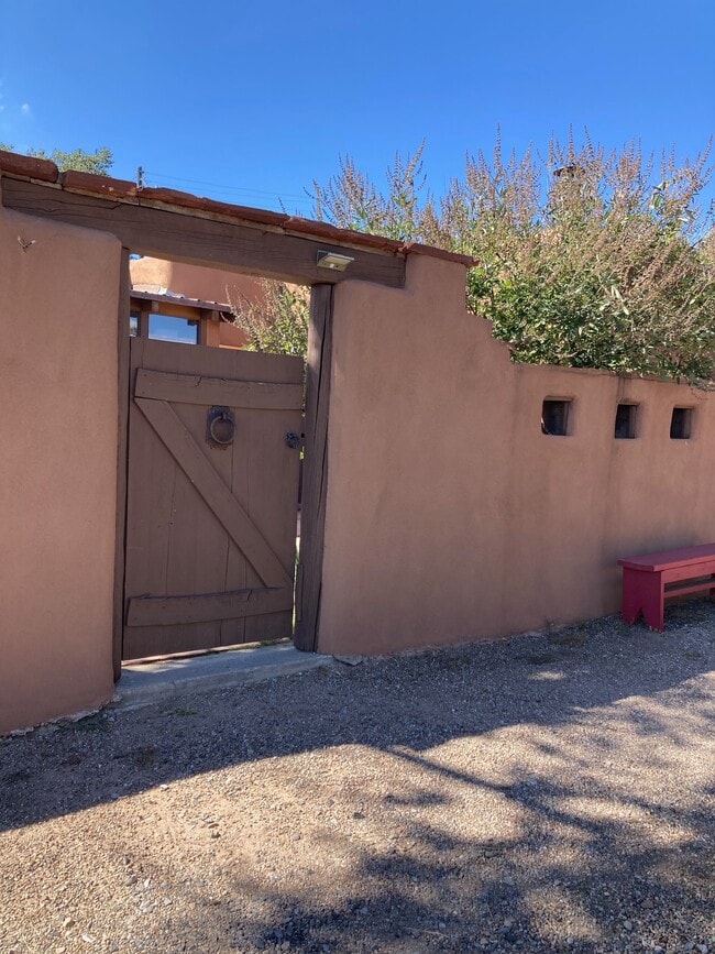 1613 Calle Torreon in Santa Fe, NM - Building Photo - Building Photo