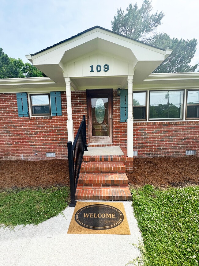 109 Foxwood Ln, Unit Main House in Wilmington, NC - Building Photo - Building Photo