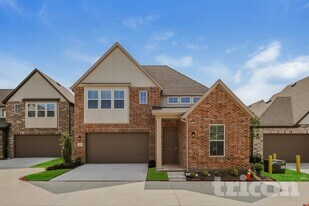 110 Oxford Ct in Saginaw, TX - Building Photo