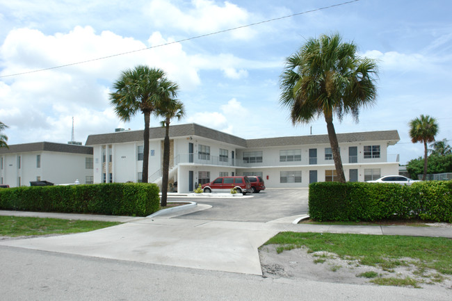 825-835 Cypress Dr in West Palm Beach, FL - Foto de edificio - Building Photo