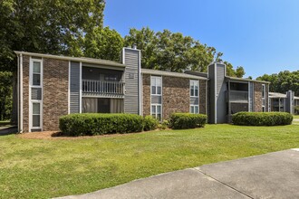 Deer Run in North Charleston, SC - Foto de edificio - Building Photo