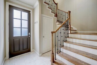 8906 Lakeshore Bend Dr in Houston, TX - Building Photo - Building Photo