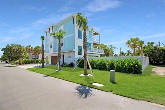 630 Companion Way in Longboat Key, FL - Building Photo - Building Photo