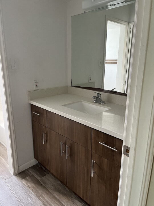 205 N Ormsby St, Unit #1 in Alvin, TX - Foto de edificio