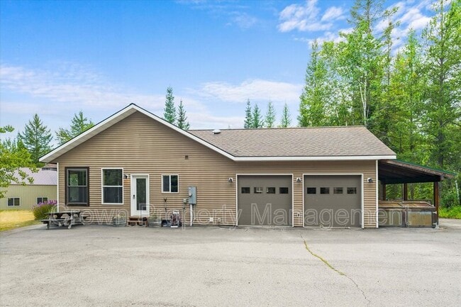 2530 E Edgewood Dr in Whitefish, MT - Building Photo - Building Photo