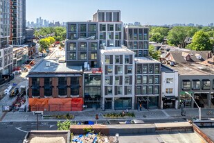 591 Bloor St W in Toronto, ON - Building Photo
