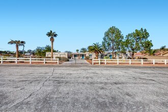 1224 Sur Este Ave in Las Vegas, NV - Building Photo - Building Photo