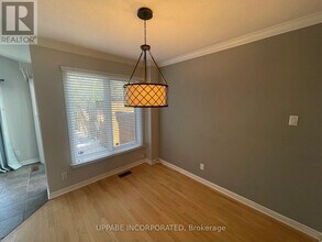 202 Forestglade Crescent in Ottawa, ON - Building Photo - Building Photo