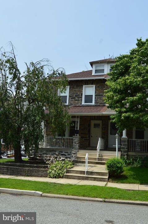 16 W Mercer Ave in Havertown, PA - Building Photo