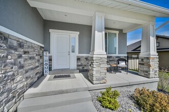 4586 W Thorley Dr in Herriman, UT - Foto de edificio - Building Photo