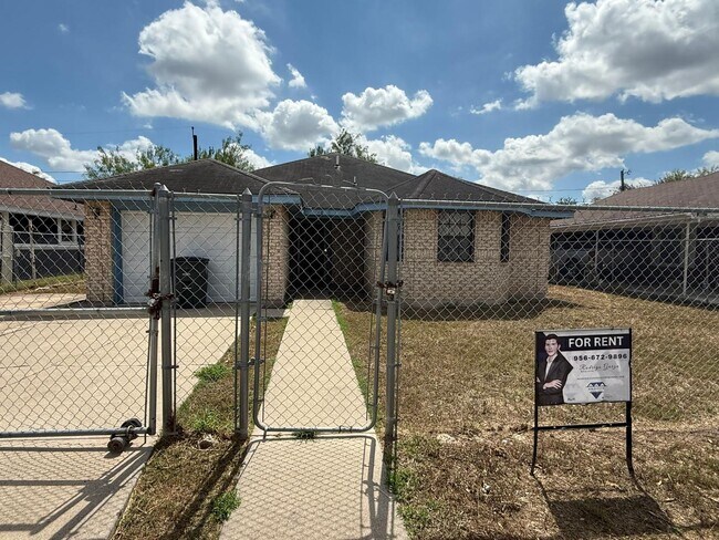 108 N Mina De Oro St