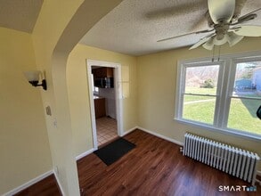 138 Mountain St in Ellington, CT - Building Photo - Building Photo