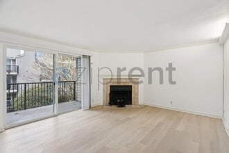 12036 100th Ave NE in Kirkland, WA - Building Photo - Building Photo