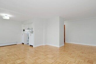 5976 Tisdall St in Vancouver, BC - Building Photo - Building Photo