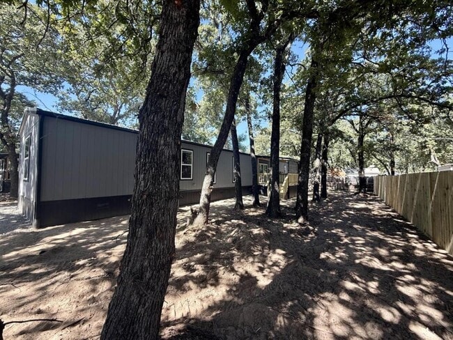 1808 Sheila Dr in Azle, TX - Building Photo - Building Photo