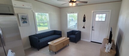 3420 Ash St in Punta Gorda, FL - Foto de edificio - Building Photo