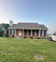 125 Foxrun in Springfield, TN - Building Photo