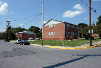 Forest View Apartments in Emmaus, PA - Building Photo - Building Photo