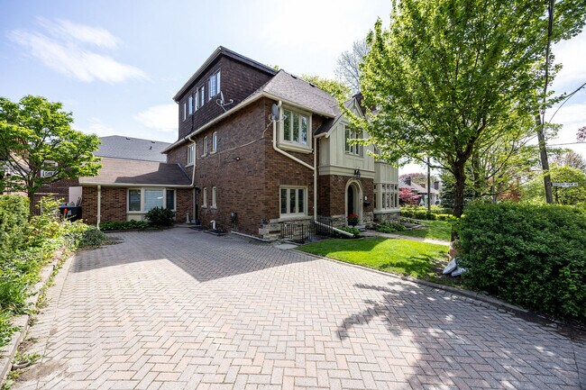 131 Highbourne Rd in Toronto, ON - Building Photo - Building Photo