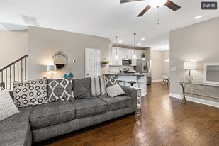 141 Saddle Wood Ln in Hendersonville, TN - Building Photo