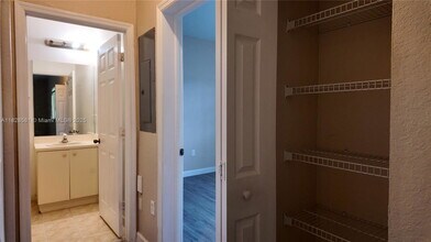 374 NE 27th Ave in Homestead, FL - Building Photo - Building Photo